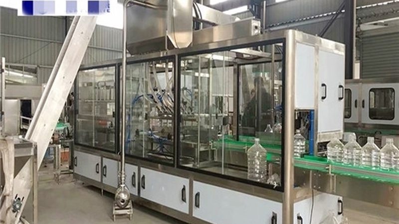 在选择智能炒菜机时，应关注以下技术参数：